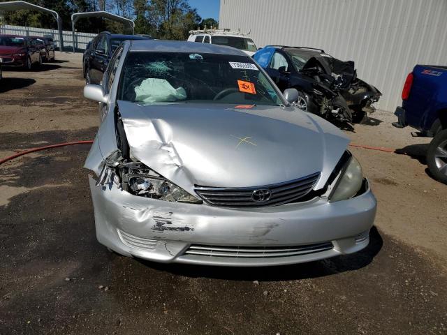 4T1BE32K95U064463 - 2005 TOYOTA CAMRY LE SILVER photo 5
