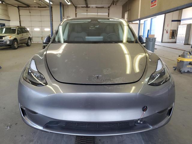 7SAYGDEF4RF170639 - 2024 TESLA MODEL Y ნაცრისფერი ფოტო 5