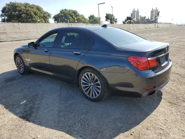 WBAKA4C50CDS99200 - 2012 BMW 740 I GRAY photo 2