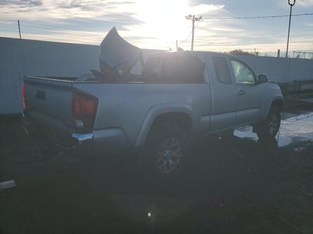 5TFSZ5AN3JX141711 - 2018 TOYOTA TACOMA ACCESS CAB ნაცრისფერი ფოტო 3