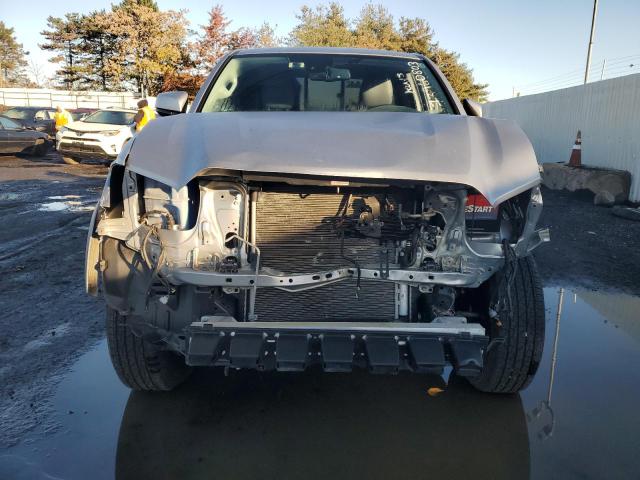 5TFSZ5AN3JX141711 - 2018 TOYOTA TACOMA ACCESS CAB ნაცრისფერი ფოტო 5