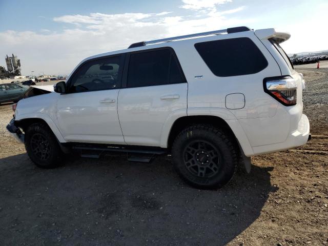 JTEBU5JR2K5675518 - 2019 TOYOTA 4RUNNER SR5 WHITE photo 2