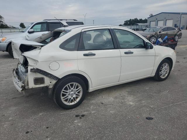 1FAHP35N19W105800 - 2009 FORD FOCUS SE WHITE photo 3