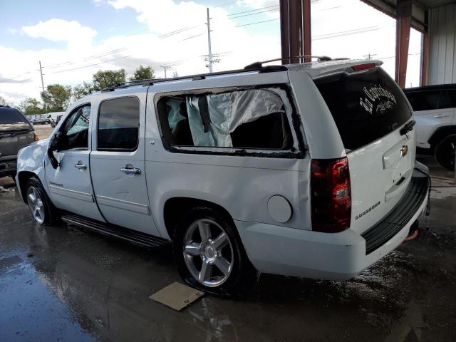 1GNSCJE01BR129627 - 2011 CHEVROLET SUBURBAN C1500 LT WHITE photo 2