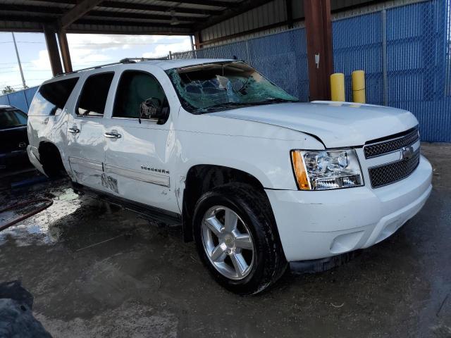 1GNSCJE01BR129627 - 2011 CHEVROLET SUBURBAN C1500 LT WHITE photo 4