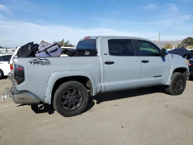 5TFEM5F16HX117950 - 2017 TOYOTA TUNDRA CREWMAX SR5 GRAY photo 3