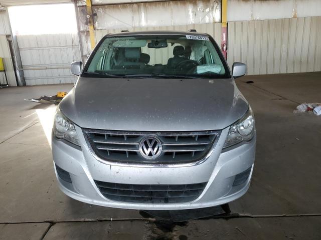 2V4RW3DG4BR740308 - 2011 VOLKSWAGEN ROUTAN SE SILVER photo 5