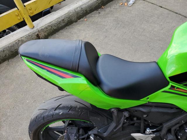 ML5EXEP15PDA97256 - 2023 KAWASAKI EX650 P GREEN photo 6