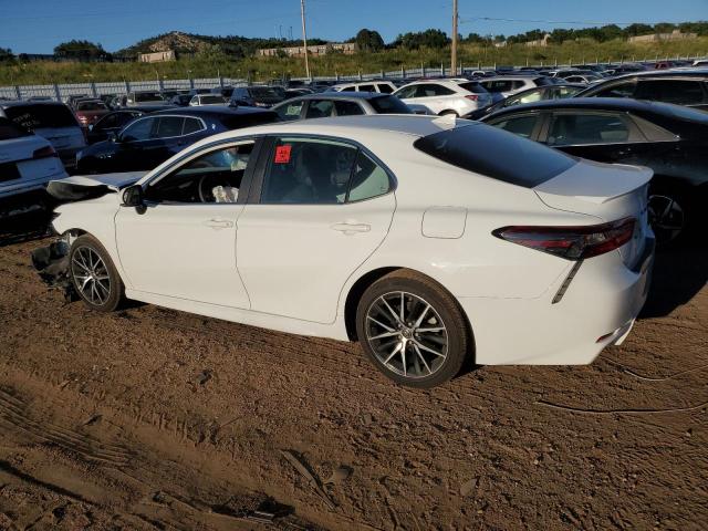 4T1S11AK0PU110895 - 2023 TOYOTA CAMRY SE NIGHT SHADE WHITE photo 2