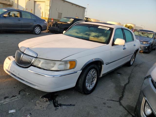 1999 LINCOLN TOWN CAR SIGNATURE, 