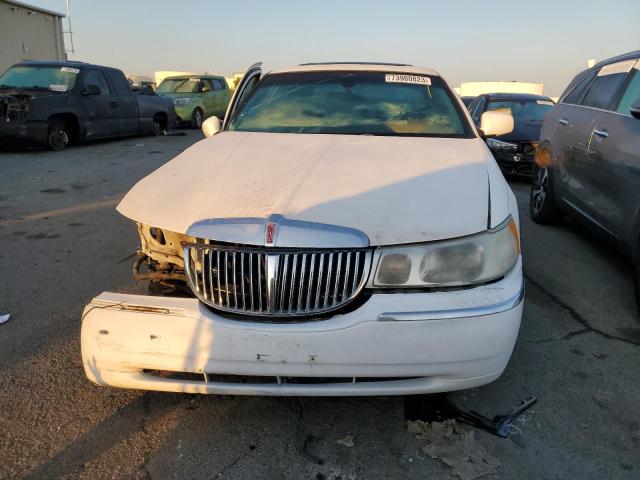 1LNHM82WXXY683307 - 1999 LINCOLN TOWN CAR SIGNATURE WHITE photo 5