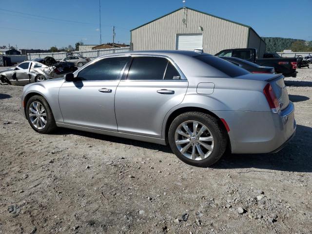 2C3CCARG1GH224768 - 2016 CHRYSLER 300 LIMITED SILVER photo 2