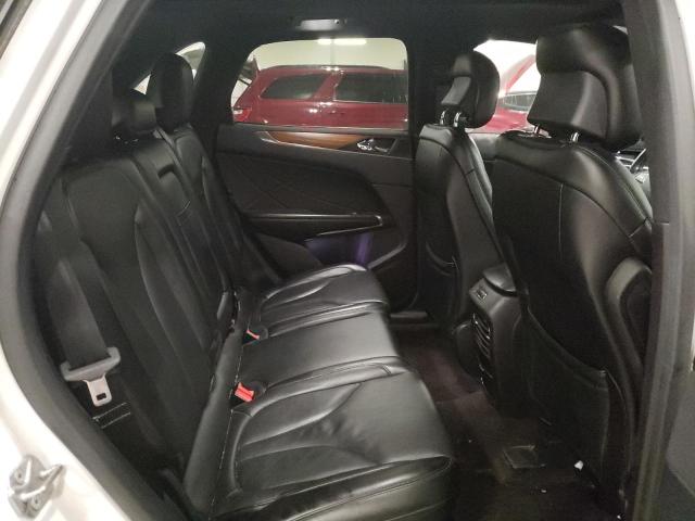5LMCJ3D94HUL16390 - 2017 LINCOLN MKC RESERVE WHITE photo 10