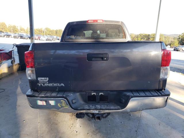 5TFEM5F13BX034712 - 2011 TOYOTA TUNDRA CREWMAX SR5 GRAY photo 6