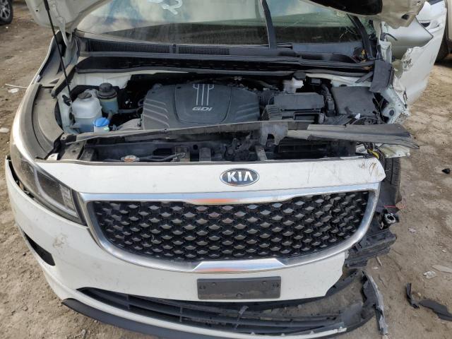 KNDMA5C15J6372352 - 2018 KIA SEDONA L WHITE photo 12