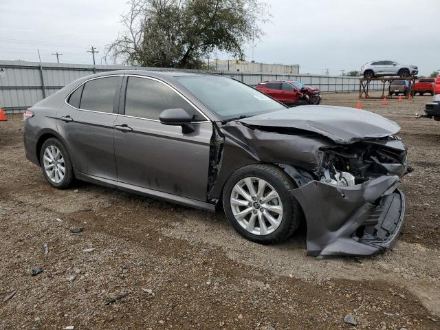 4T1C11AK1LU328696 - 2020 TOYOTA CAMRY LE GRAY photo 4