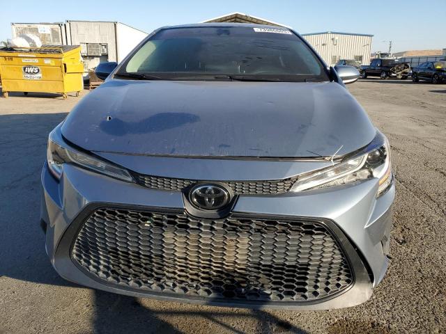 5YFEPMAE8MP153921 - 2021 TOYOTA COROLLA LE GRAY photo 5