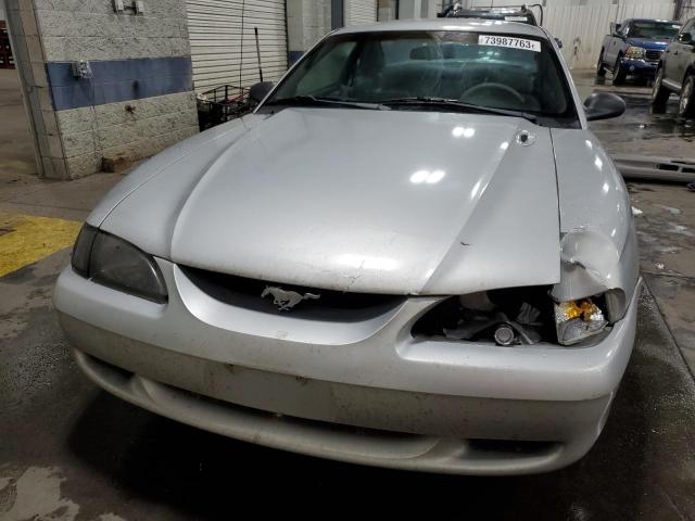 1FAFP4045WF264049 - 1998 FORD MUSTANG SILVER photo 5