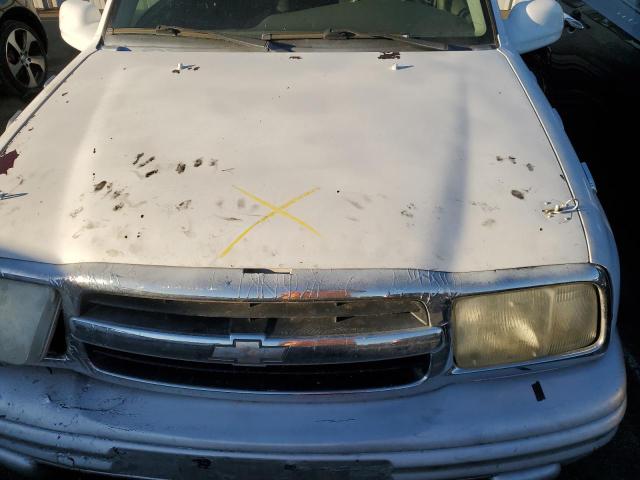 2CNBJ634716946186 - 2001 CHEVROLET TRACKER LT WHITE photo 12