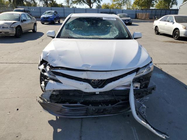 4T1B11HK8JU049342 - 2018 TOYOTA CAMRY L WHITE photo 5