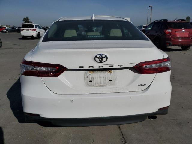 4T1B11HK8JU049342 - 2018 TOYOTA CAMRY L WHITE photo 6