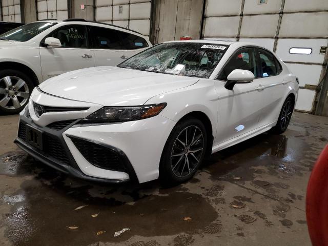 4T1T11BK0PU107496 - 2023 TOYOTA CAMRY SE NIGHT SHADE WHITE photo 1