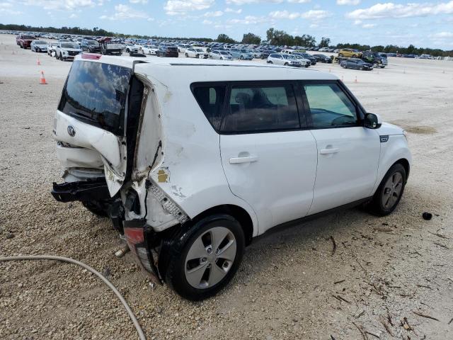 KNDJN2A25G7357578 - 2016 KIA SOUL WHITE photo 3