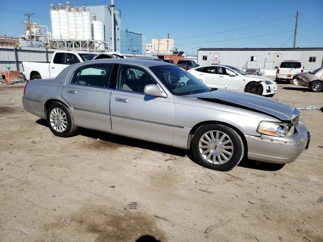 1LNHM81W53Y706827 - 2003 LINCOLN TOWN CAR EXECUTIVE SILVER photo 4