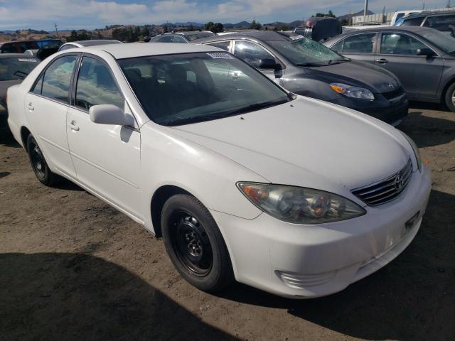 4T1BE32K85U430137 - 2005 TOYOTA CAMRY LE WHITE photo 4