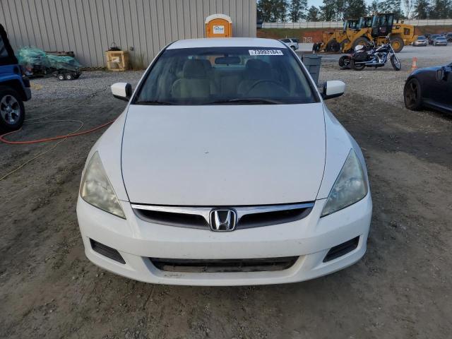 1HGCM56307A176634 - 2007 HONDA ACCORD SE WHITE photo 5