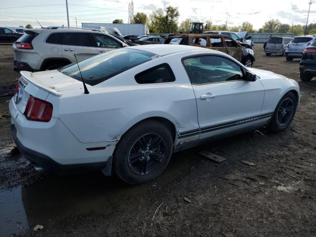 1ZVBP8AM8B5168377 - 2011 FORD MUSTANG WHITE photo 3