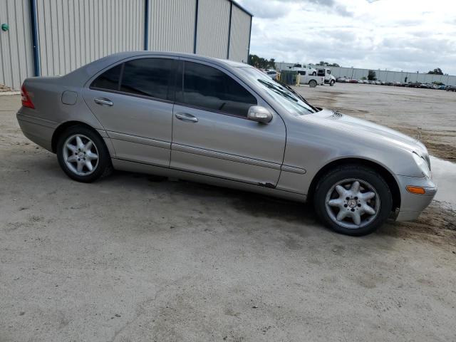 WDBRF64J63F333153 - 2003 MERCEDES-BENZ C 320 GRAY photo 4