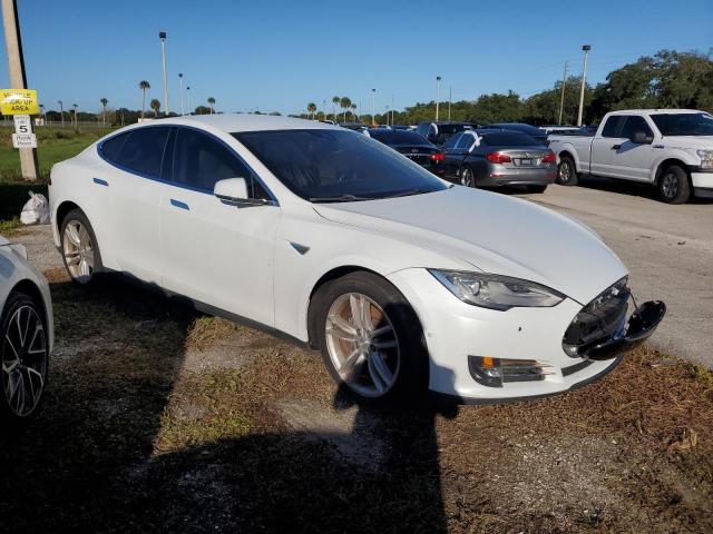 5YJSA1E13FF113982 - 2015 TESLA MODEL S WHITE photo 4