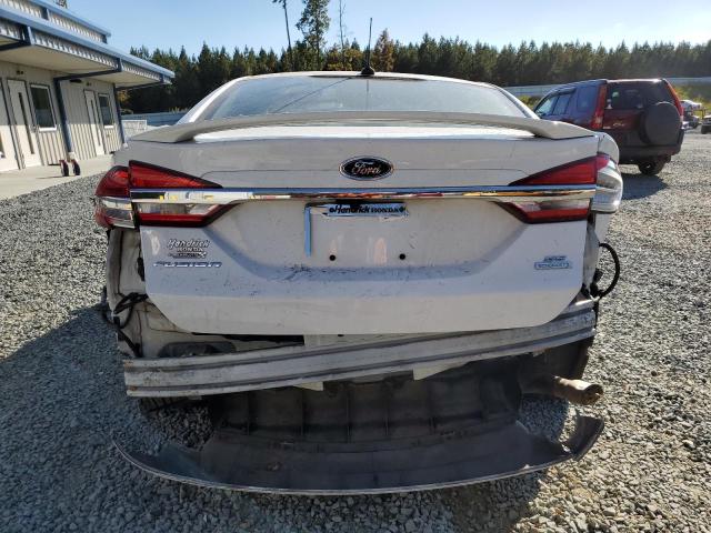 3FA6P0HD3JR195564 - 2018 FORD FUSION SE WHITE photo 6