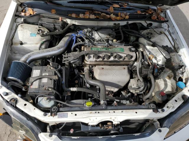 1HGCG665XXA118156 - 1999 HONDA ACCORD LX WHITE photo 11