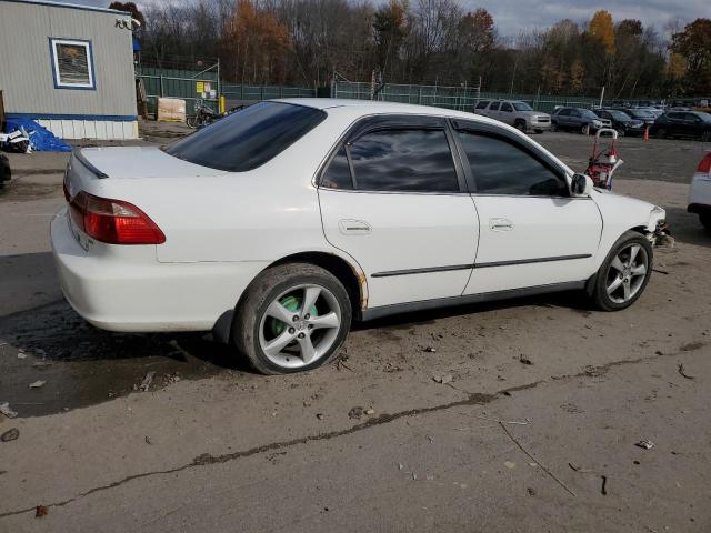 1HGCG665XXA118156 - 1999 HONDA ACCORD LX WHITE photo 3