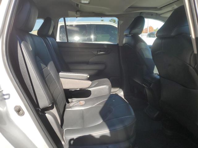 5TDGZRBH6NS563778 - 2022 TOYOTA HIGHLANDER XLE فضي صورة 11