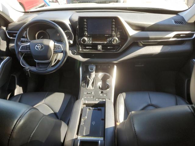 5TDGZRBH6NS563778 - 2022 TOYOTA HIGHLANDER XLE فضي صورة 8