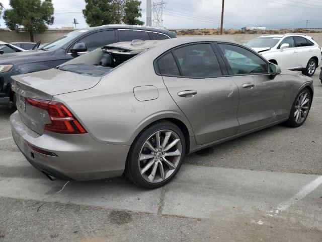 7JR102FK5KG012133 - 2019 VOLVO S60 T5 MOMENTUM GRAY photo 3