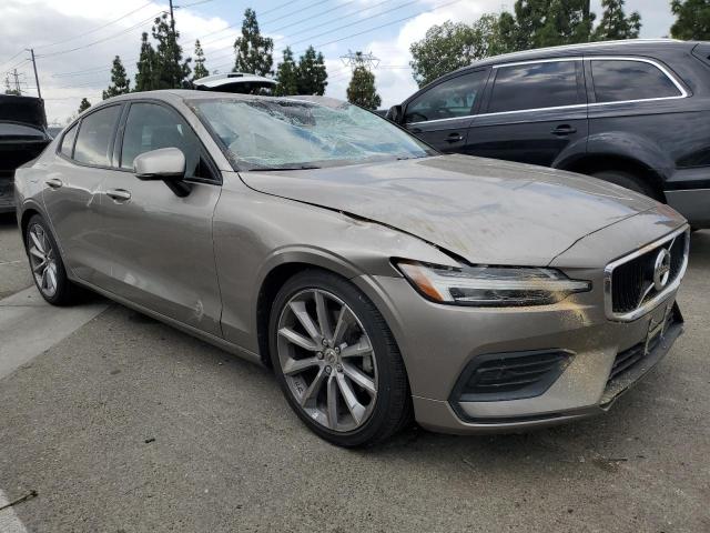 7JR102FK5KG012133 - 2019 VOLVO S60 T5 MOMENTUM GRAY photo 4