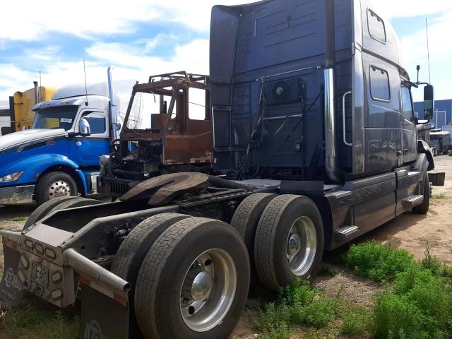 4V4NC9EJ78N491625 - 2008 VOLVO VN VNL SILVER photo 4