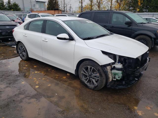 3KPF34AD1PE547015 - 2023 KIA FORTE EX WHITE photo 4