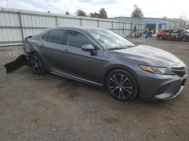 4T1B11HK8JU055044 - 2018 TOYOTA CAMRY L GRAY photo 4