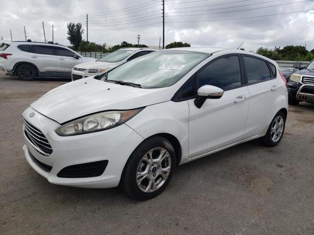 3FADP4EJ3FM172802 - 2015 FORD FIESTA SE WHITE photo 1