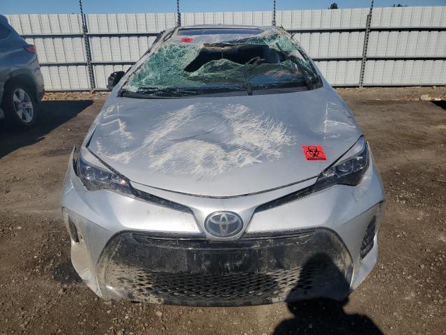 5YFBURHE8HP666008 - 2017 TOYOTA COROLLA L SILVER photo 5