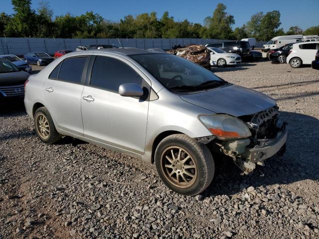 JTDBT4K35A1355272 - 2010 TOYOTA YARIS SILVER photo 4