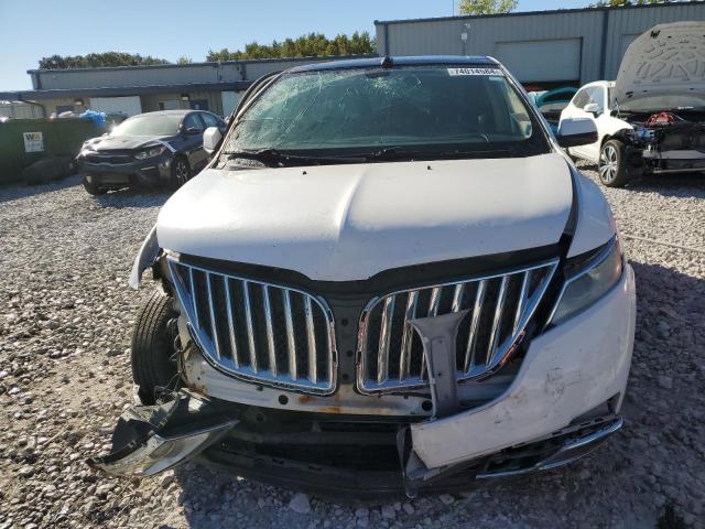 2LMDJ8JK8BBJ22930 - 2011 LINCOLN MKX WHITE photo 5