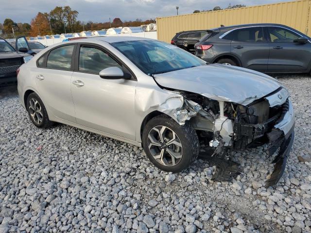 3KPF24AD5ME352369 - 2021 KIA FORTE FE SILVER photo 4