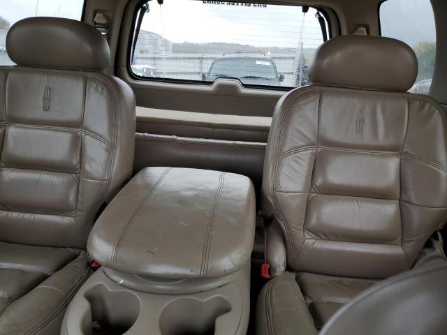 5LMEU27R32LJ14143 - 2002 LINCOLN NAVIGATOR თეთრი ფოტო 10