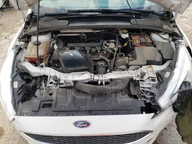 1FADP3K2XJL292324 - 2018 FORD FOCUS SE WHITE photo 11